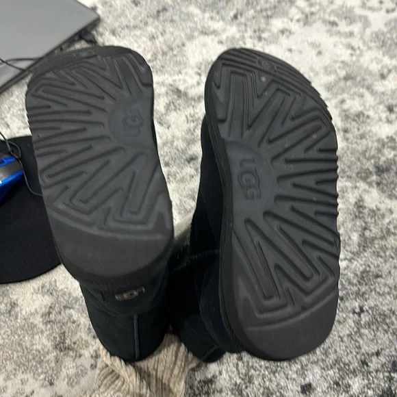 UGG BOOTS CLASSIC II CLEAR GLITTER STARS
BLACK FOR GIRLS SIZE 4 - Picture 5 of 5